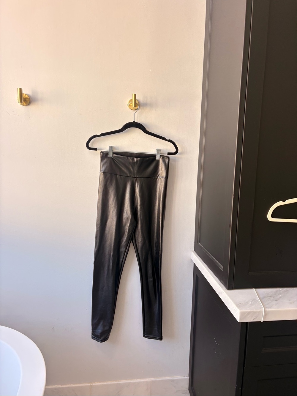 LEATHER CAPRI PANT